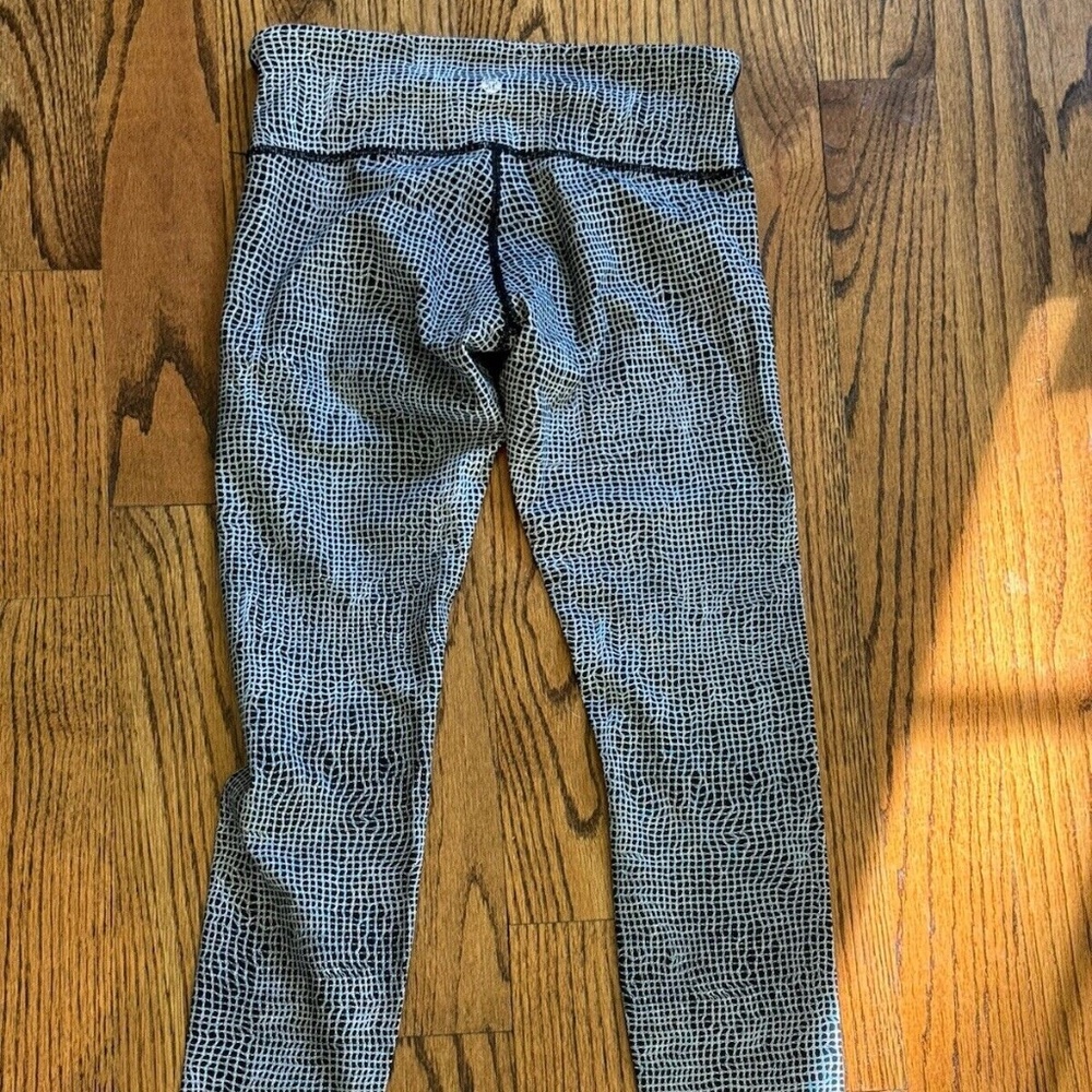 Lululemon Checked Plaid Leggings Black White 28" Inseam Size 6